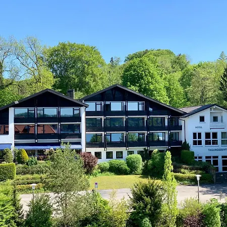 Hotel Schloss Berg 3*