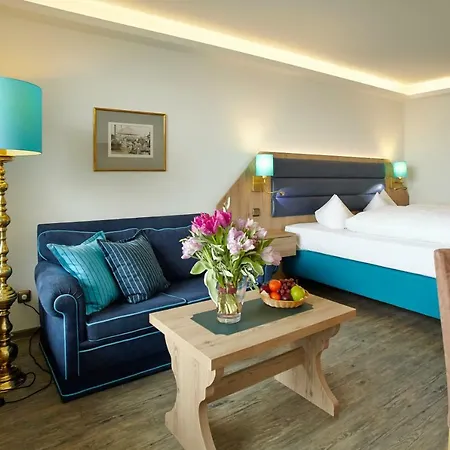Hotel Schloss Berg 3*