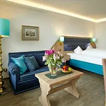 Hotel Schloss Berg 3*