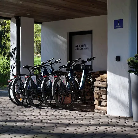 Hotel Schloss Berg 3*